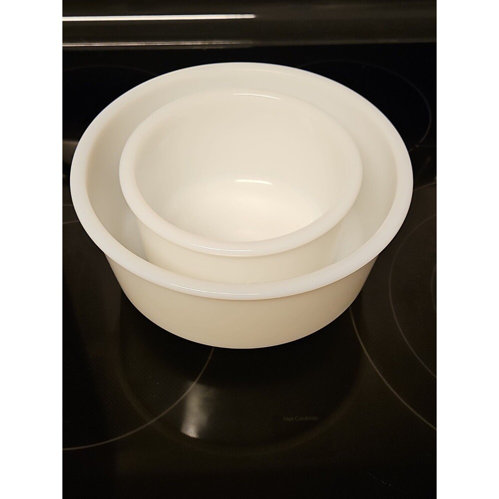 Set Of 2 Vintage Nesting Milk Glass Mixing Bowls Unmarked 9" & 6.5"